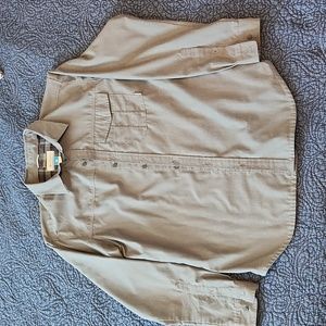 Like new men's Columbia Omni-Wick button up shirt. Size large.